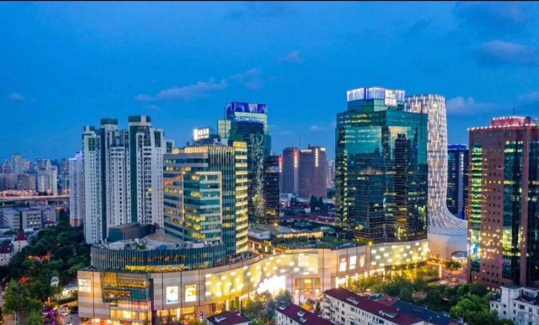 虹桥南丰城商务区夜景航拍,写字楼群灯光璀璨